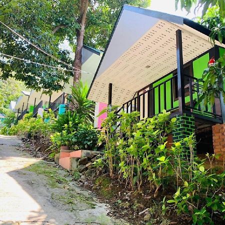 Apache Top Hill Hostel Phi Phi-eilanden Buitenkant foto