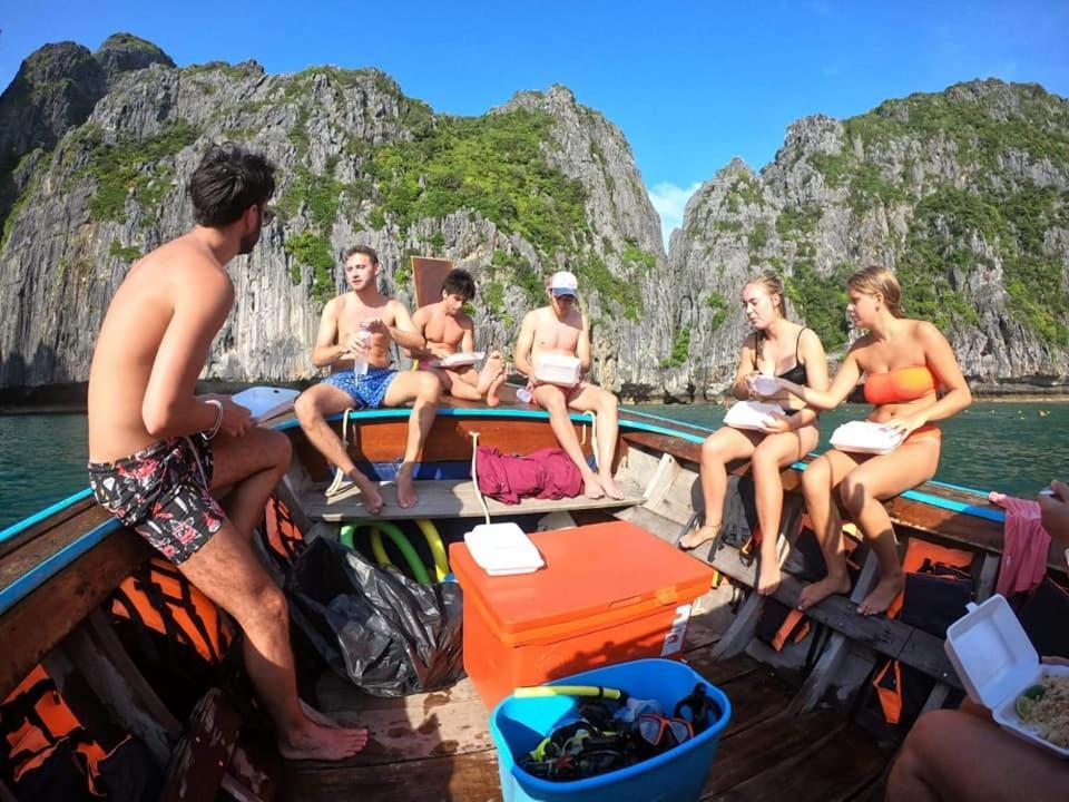Apache Top Hill Hostel Phi Phi-eilanden Buitenkant foto